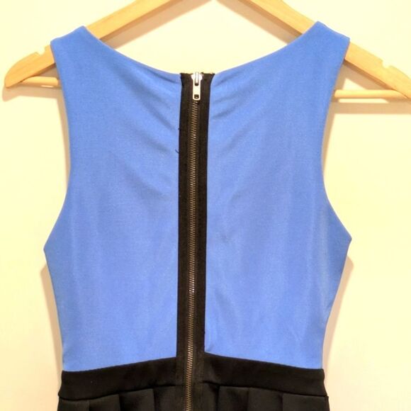 $5 Item! EUC Forever 21 S Periwinkle Blue and Black Neoprene Zip Back Dress - Picture 6 of 6